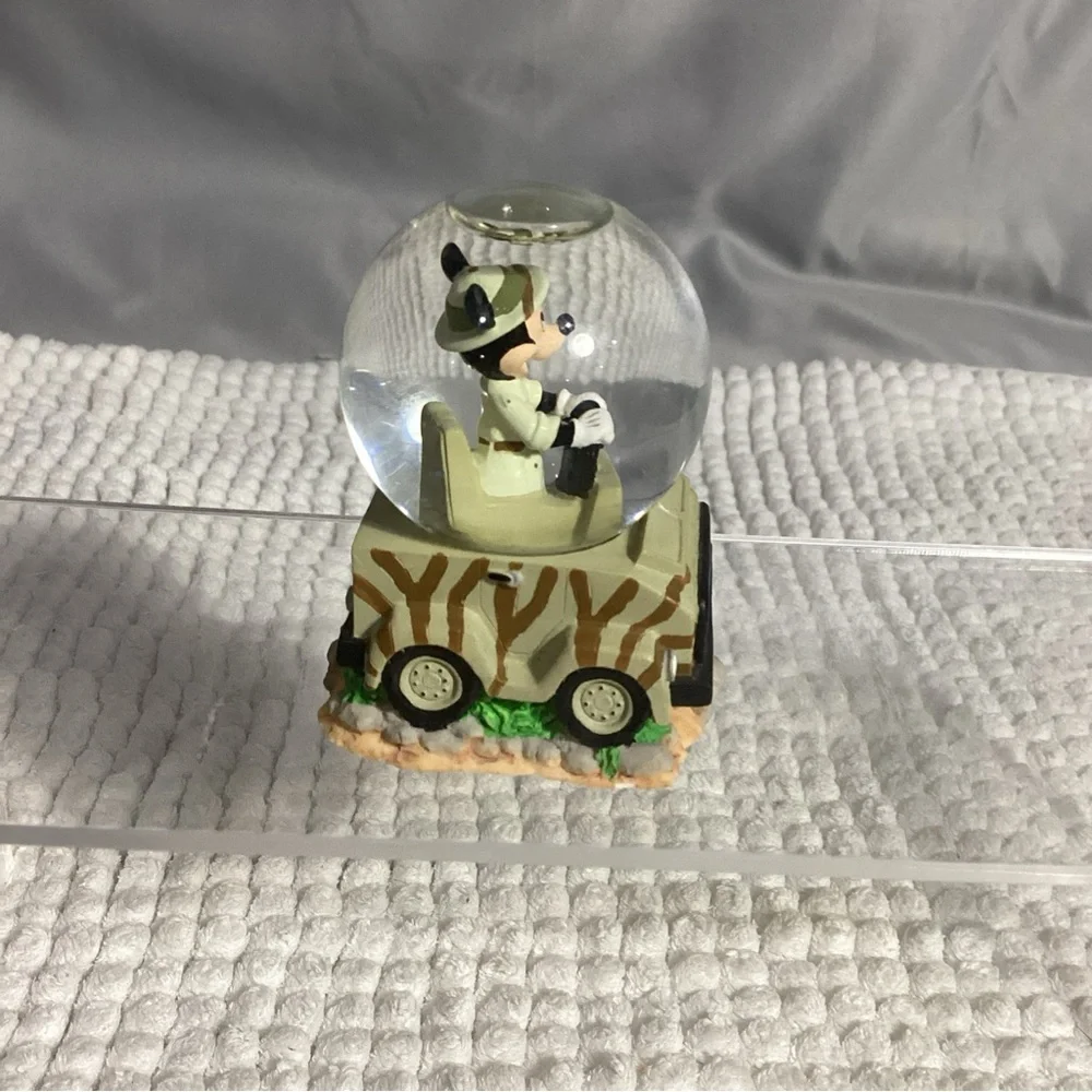 Disney Mickey Mouse Animal Kingdom Safari Truck Drive 2001 Mini Snow Globe
